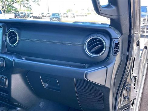 Used 2019 Jeep Wrangler Unlimited Sahara AWD/4WD image 23