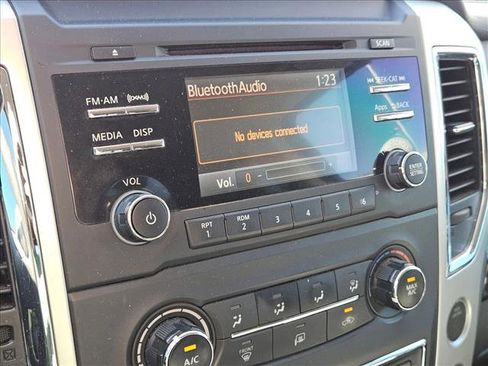 Used 2017 Nissan Titan SV image 11