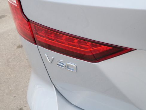 Used 2025 Volvo V60 B5 Cross Country Plus image 17