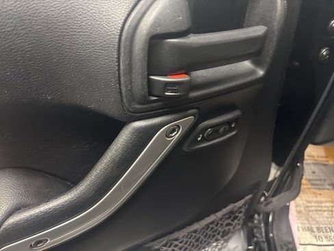 Used 2014 Jeep Wrangler Unlimited Sahara w/ Connectivity Group image 14