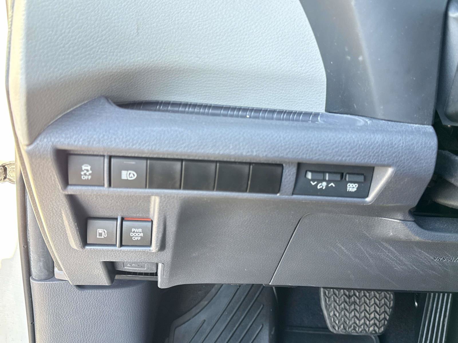 Used 2024 Toyota Sienna LE AWD/4WD image 27