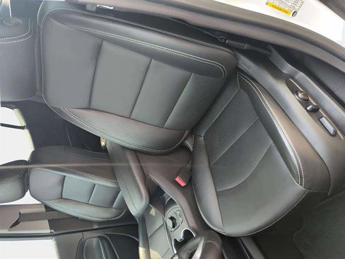 Used 2024 GMC Terrain SLT image 9