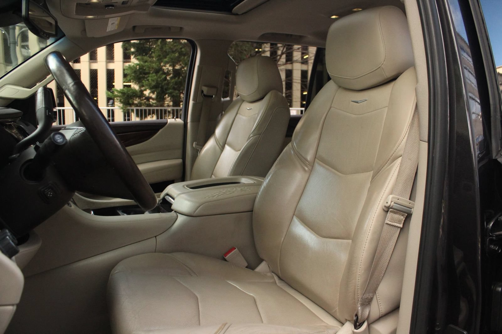 Used 2016 Cadillac Escalade Luxury AWD/4WD image 16