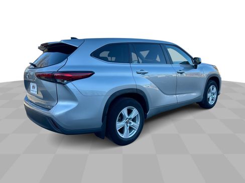 Used 2023 Toyota Highlander LE image 10