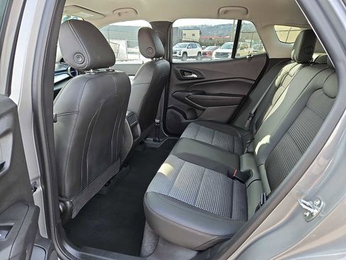 Used 2025 Chevrolet Trax LT w/ LT Convenience Package image 10