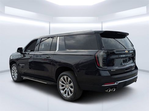 New 2025 Chevrolet Suburban Premier image 7