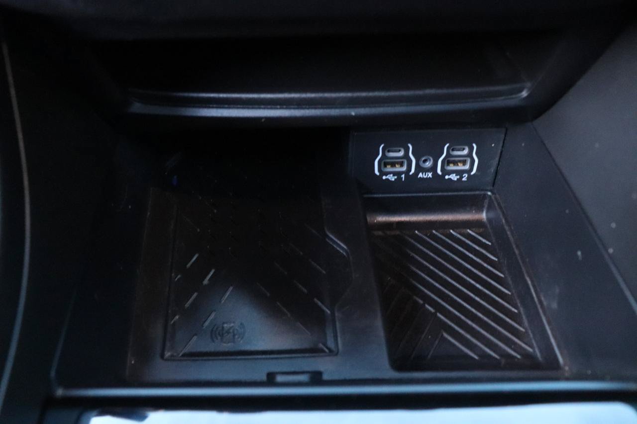 Used 2025 Chrysler Pacifica Limited FWD image 45