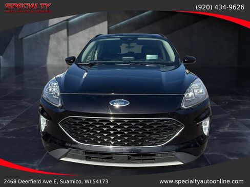 Used 2020 Ford Escape Titanium image 3