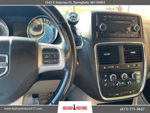 Used 2016 Dodge Grand Caravan SXT w/ Rear Park Assist Package FWD image 25