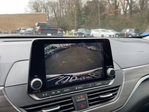 Used 2025 Nissan Altima 2.5 SV image 17