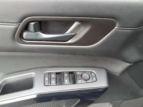 Used 2025 Nissan Pathfinder SV AWD/4WD image 14