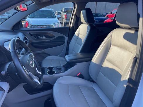 Used 2024 GMC Terrain SLT image 19