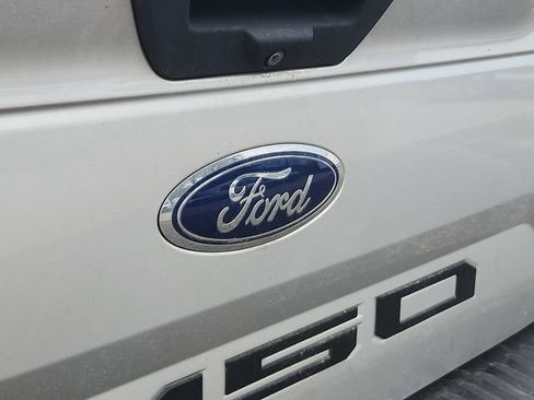 Used 2018 Ford F150 XLT w/ Equipment Group 302A Luxury AWD/4WD image 4