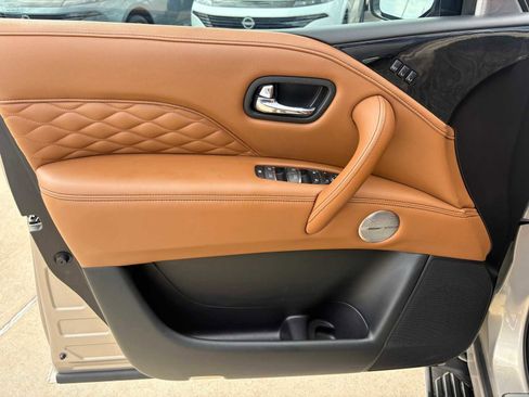 Used 2024 INFINITI QX80 Sensory AWD/4WD image 13