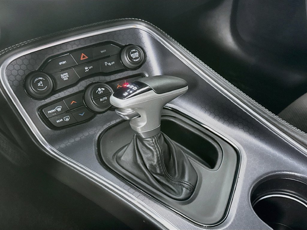 Used 2015 Dodge Challenger R/T Scat Pack w/ Leather Interior Group RWD image 20