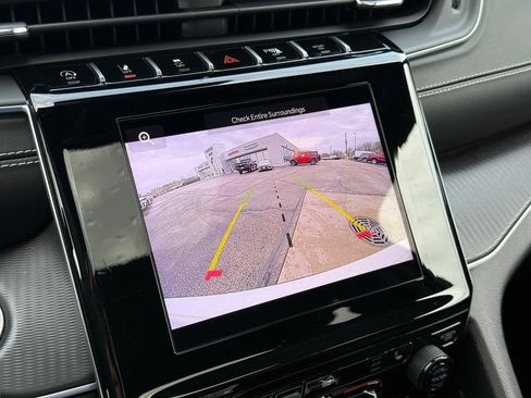 Used 2024 Jeep Grand Cherokee L Altitude AWD/4WD image 19