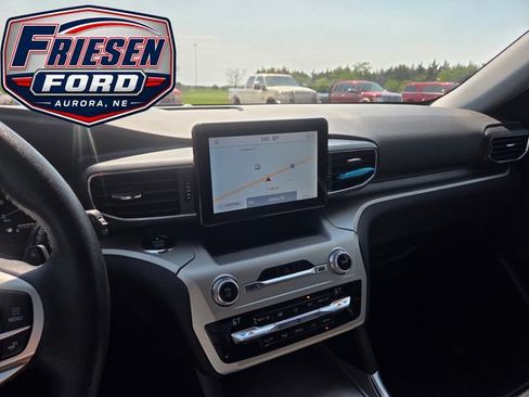 Used 2021 Ford Explorer XLT w/ Equipment Group 202A AWD/4WD image 19