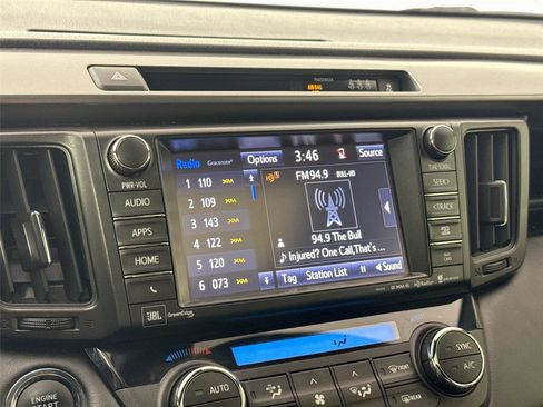 Used 2018 Toyota RAV4 SE image 24