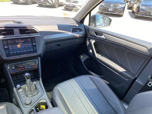 Certified 2023 Volkswagen Tiguan SE w/ Panoramic Sunroof Package AWD/4WD image 15