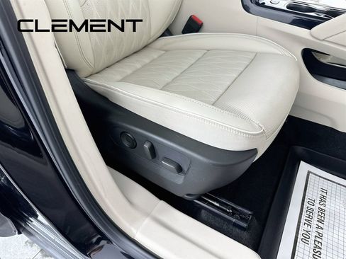 Used 2022 Buick Envision Avenir w/ Technology Package II AWD/4WD image 35