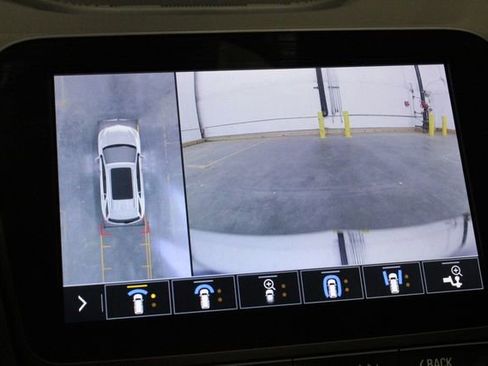 Used 2021 Chevrolet Equinox Premier AWD/4WD image 11