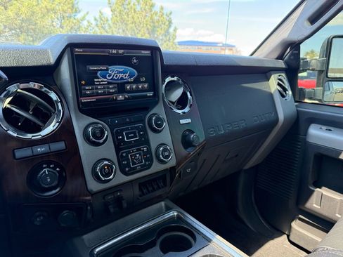 Used 2016 Ford F250 Lariat w/ Lariat Ultimate Package AWD/4WD image 31