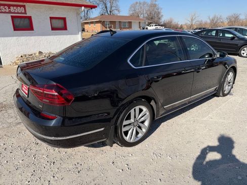 Used 2017 Volkswagen Passat 1.8T SE image 3