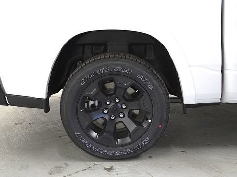 New 2026 RAM 1500 4x4 Crew Cab image 40