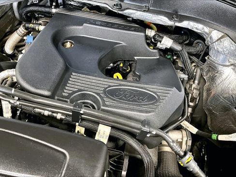 Used 2020 Ford Explorer XLT w/ Equipment Group 202A image 31