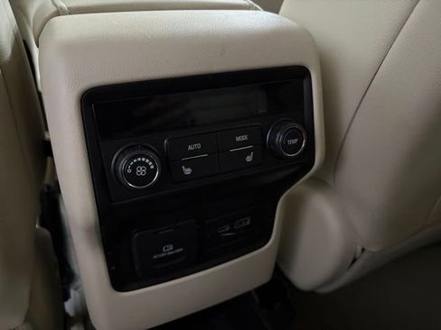 Used 2023 GMC Acadia Denali AWD/4WD image 28