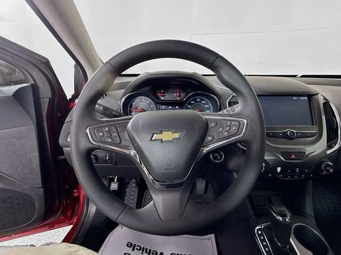 Used 2017 Chevrolet Cruze LT w/ Convenience Package FWD image 13