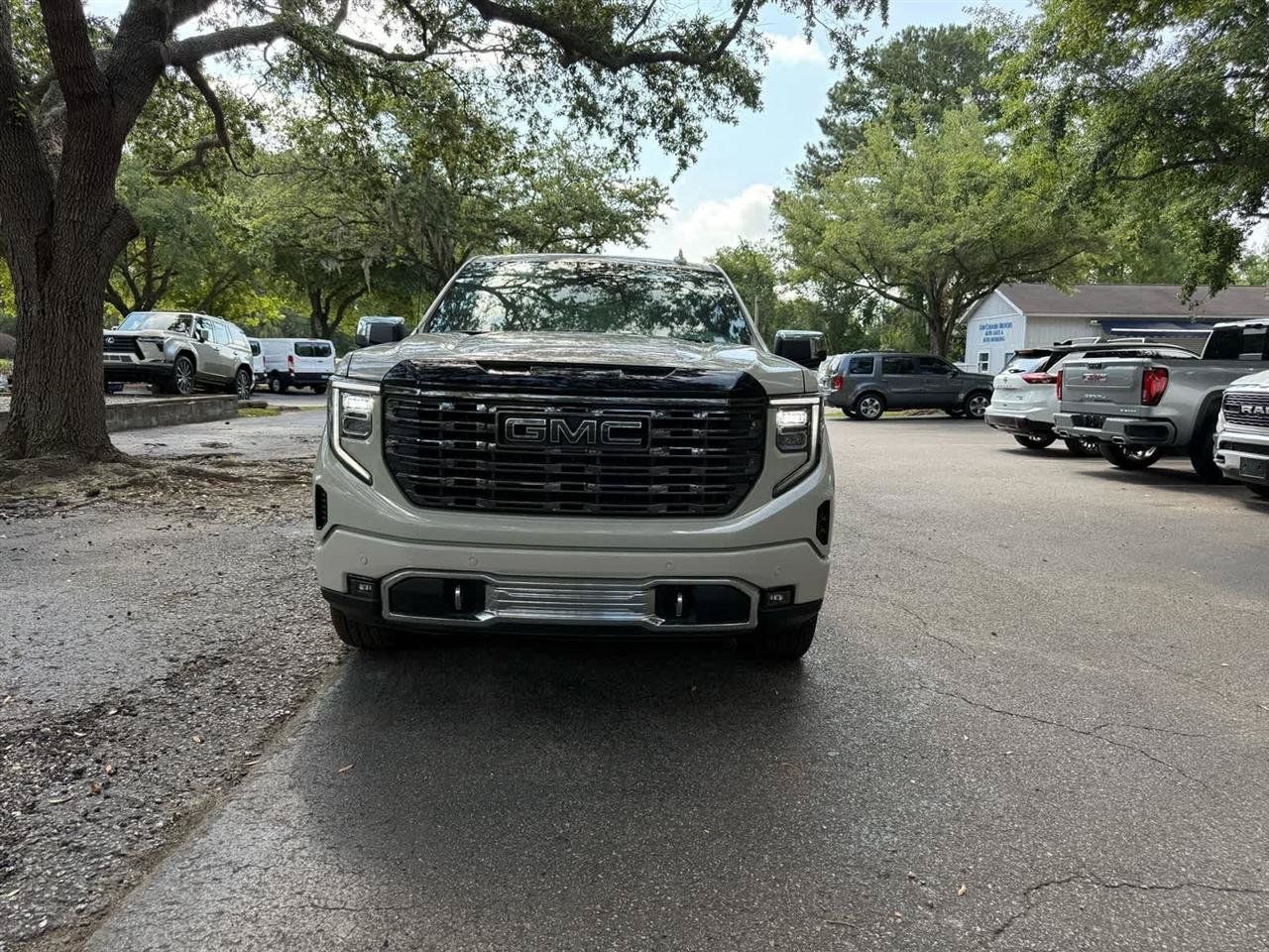 Used 2026 GMC Sierra 1500 Denali Ultimate AWD/4WD image 2