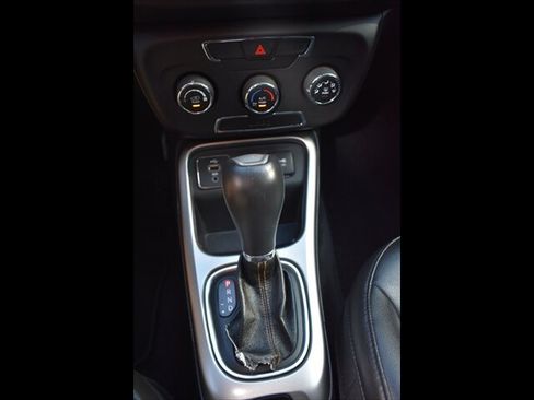 Used 2018 Jeep Compass Latitude FWD image 11
