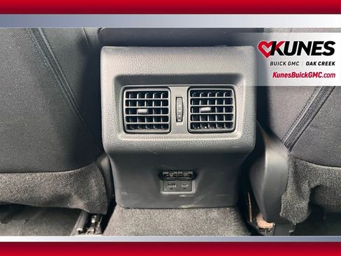 Used 2025 Toyota Camry SE image 10