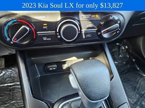 Used 2023 Kia Soul LX w/ LX Technology Package FWD image 29