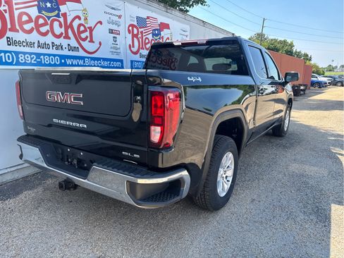 Used 2024 GMC Sierra 1500 SLE AWD/4WD image 3