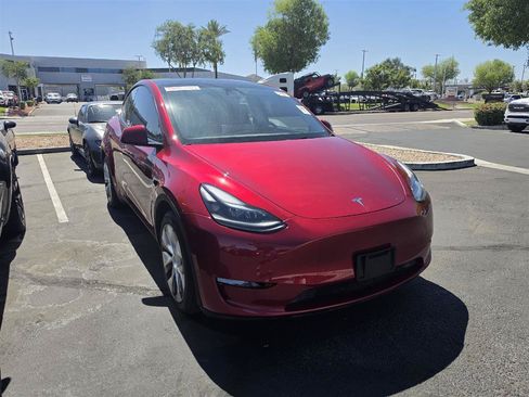 Used 2024 Tesla Model Y Long Range AWD/4WD image 7