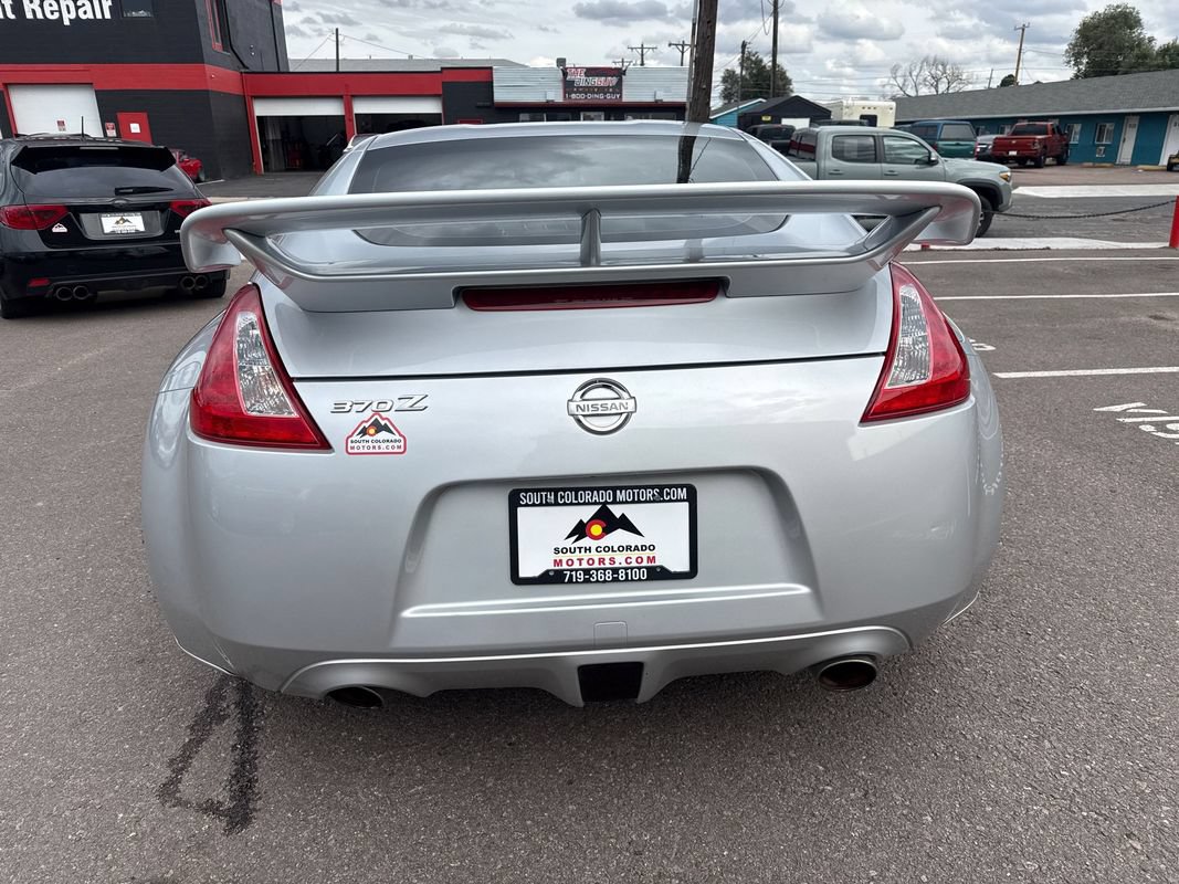 Used 2011 Nissan 370Z Coupe RWD image 6