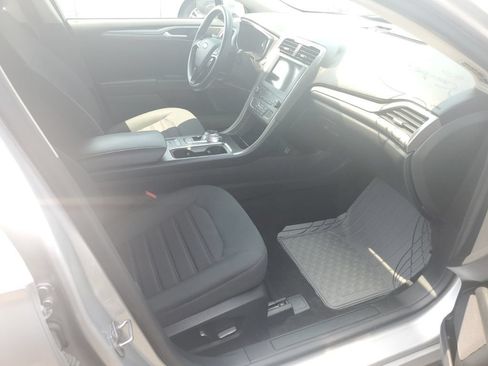 Used 2019 Ford Fusion SE FWD image 9