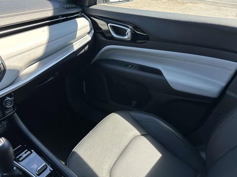 Used 2023 Jeep Compass Limited image 30