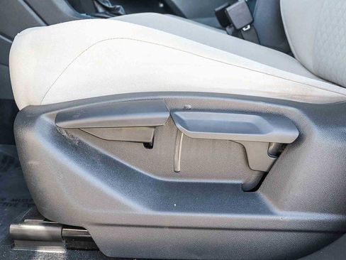 Used 2018 Volkswagen Tiguan S image 21