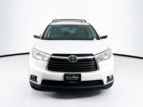 Used 2016 Toyota Highlander XLE AWD/4WD image 2