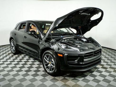 Used 2026 Porsche Macan AWD/4WD image 36