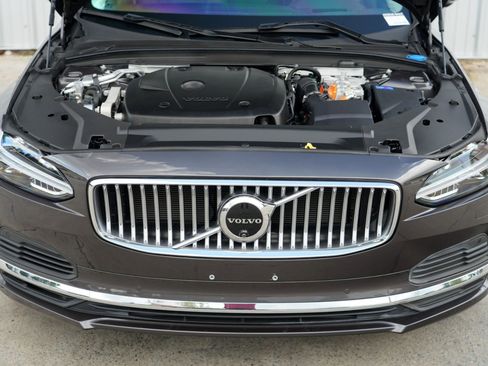 Used 2024 Volvo S90 T8 Ultimate image 8