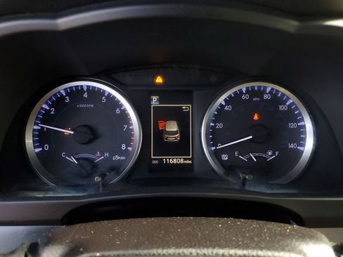 Used 2018 Toyota Highlander LE image 28