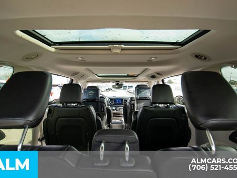 Used 2017 Chrysler Pacifica Limited image 19