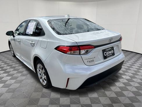 Used 2025 Toyota Corolla LE FWD image 5