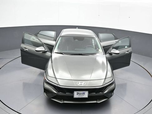 Certified 2025 Hyundai Elantra SE FWD image 44