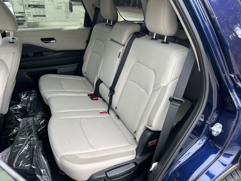 New 2026 Nissan Pathfinder SL AWD/4WD image 15