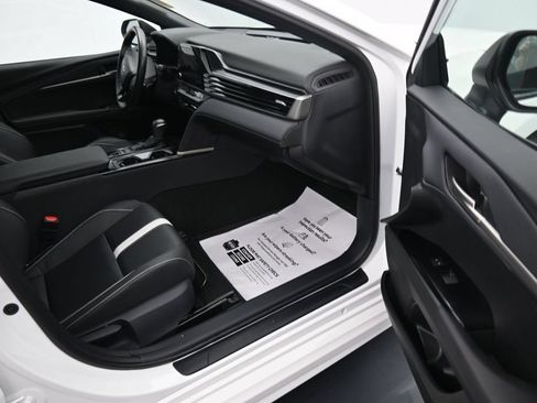 Used 2025 Toyota Camry SE w/ Convenience Package FWD image 13